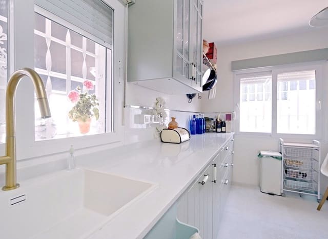 4 slaapkamer Halfvrijstaande villa te koop in Los Balcones met zwembad - € 490.000 (Ref: 9211467)