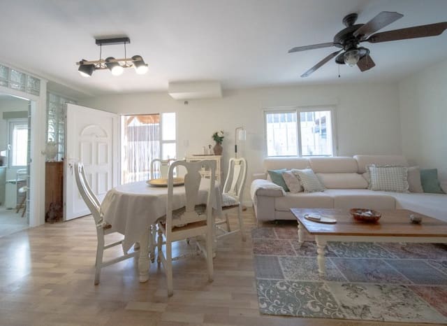 4 slaapkamer Halfvrijstaande villa te koop in Los Balcones met zwembad - € 490.000 (Ref: 9211467)