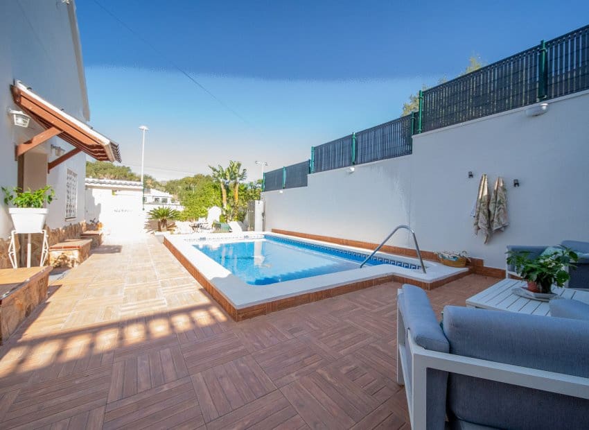 4 slaapkamer Halfvrijstaande villa te koop in Los Balcones met zwembad - € 490.000 (Ref: 9211467)