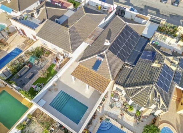 3 soverom Hus til salgs i El Chaparral, Torrevieja med svømmebasseng - € 499 000 (Ref: 9211475)