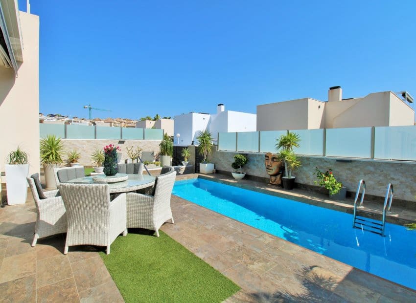 4 soverom Villa til salgs i Villamartin med svømmebasseng - € 477 000 (Ref: 9219193)