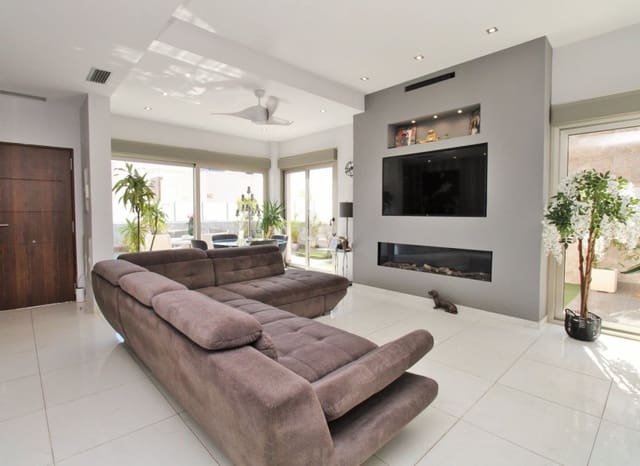 4 soverom Villa til salgs i Villamartin, Orihuela med svømmebasseng - € 477 000 (Ref: 9219193)