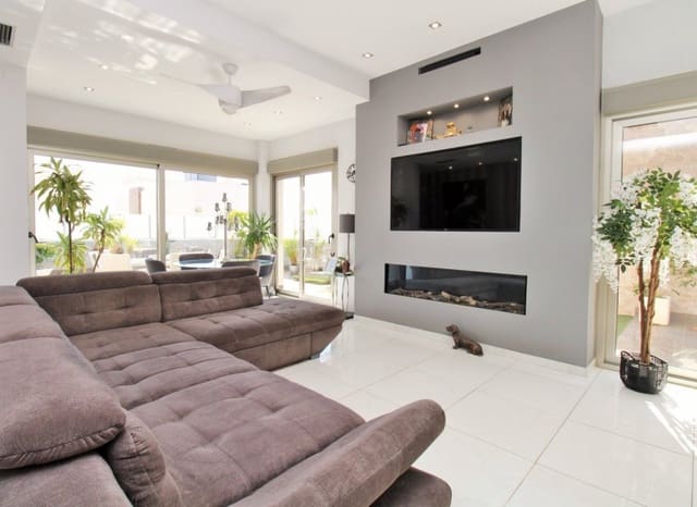 4 soverom Villa til salgs i Villamartin, Orihuela med svømmebasseng - € 477 000 (Ref: 9219193)