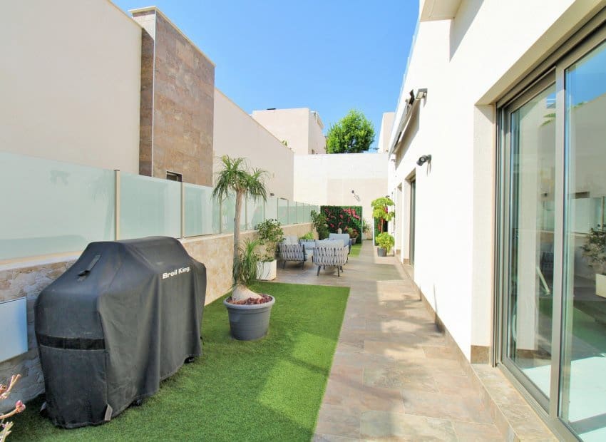 4 soverom Villa til salgs i Villamartin med svømmebasseng - € 477 000 (Ref: 9219193)