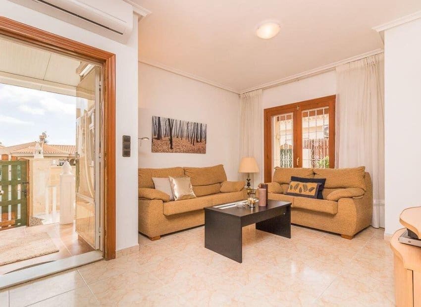 3 quarto Casa em Banda para venda em Playa Flamenca com piscina - 239 000 € (Ref: 9221437)