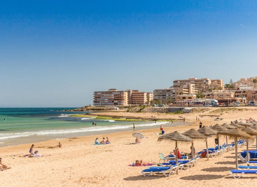 3 slaapkamer Strandappartement te koop in La Mata - € 360.000 (Ref: 9235464)