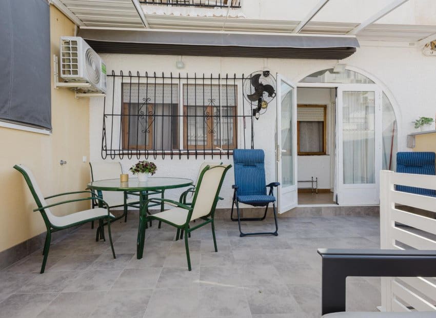 3 sypialnia Bungalow na sprzedaż w Torrevieja z basenem - 185 000 € (Ref: 9235466)