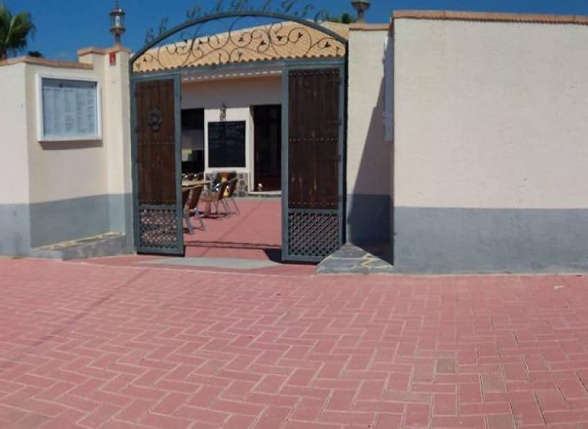 3 sypialnia Bungalow na sprzedaż w Torrevieja z basenem - 185 000 € (Ref: 9235466)