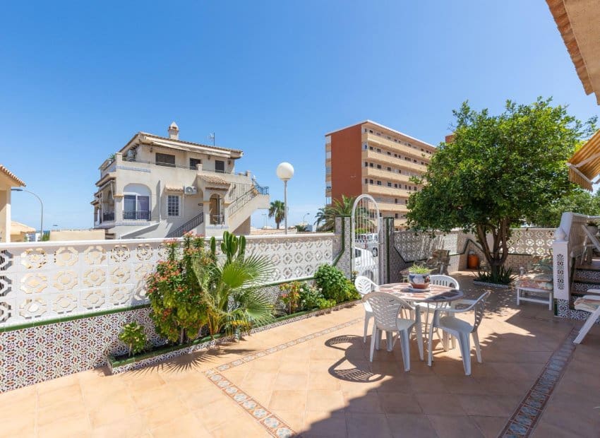 3 camera da letto Villa in vendita in Torrevieja con piscina - 276.000 € (Rif: 9235471)
