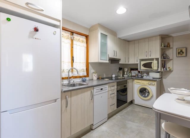 3 bedroom Villa for sale in Torreblanca, Torrevieja with pool - € 276,000 (Ref: 9235471)