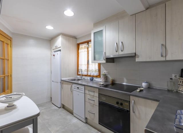 3 bedroom Villa for sale in Torreblanca, Torrevieja with pool - € 276,000 (Ref: 9235471)