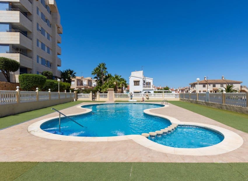 3 camera da letto Villa in vendita in Torrevieja con piscina - 276.000 € (Rif: 9235471)