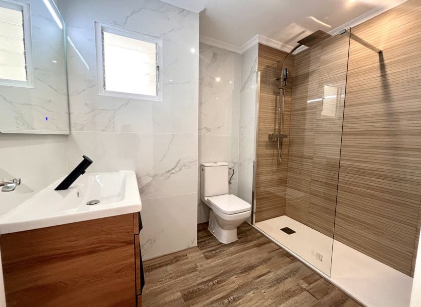 2 bedroom Apartment for sale in San Miguel de Salinas with pool - € 165,000 (Ref: 9242268)