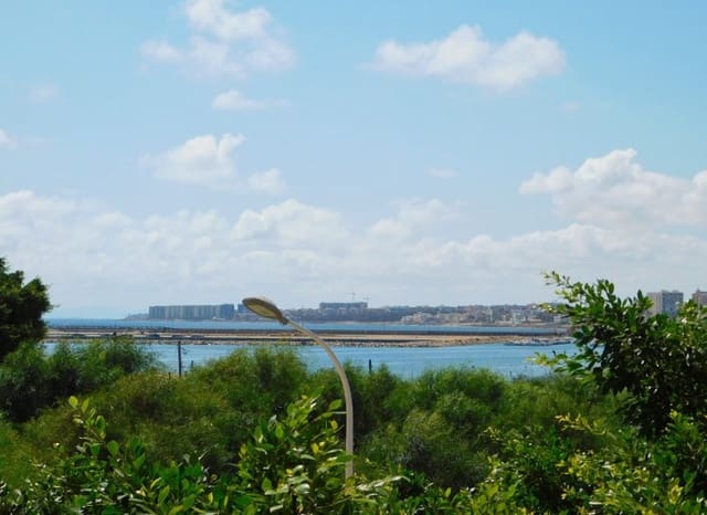 3 slaapkamer Strandappartement te koop in Puerto Deportivo, Torrevieja met zwembad - € 229.000 (Ref: 9242269)