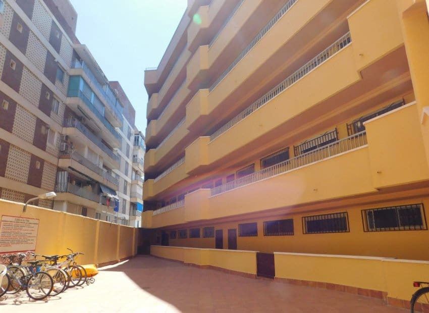 3 soverom Strandleiligheter til salgs i Torrevieja med svømmebasseng - € 229 000 (Ref: 9242269)