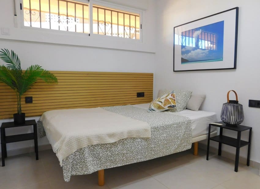 3 soverom Strandleiligheter til salgs i Torrevieja med svømmebasseng - € 229 000 (Ref: 9242269)