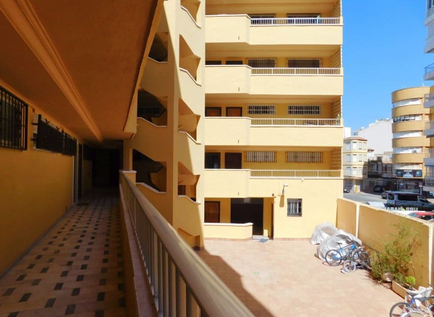 3 soverom Strandleiligheter til salgs i Torrevieja med svømmebasseng - € 229 000 (Ref: 9242269)