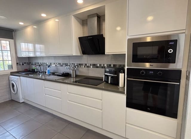 3 soveværelse Villa til salg i Villamartin, Orihuela med swimmingpool - € 424.995 (Ref: 9242271)