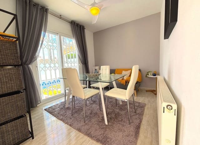 3 soveværelse Villa til salg i Villamartin, Orihuela med swimmingpool - € 424.995 (Ref: 9242271)