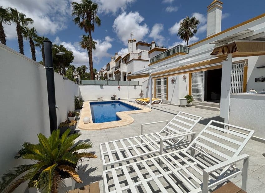 3 bedroom Villa for sale in Orihuela Costa with pool - € 424,995 (Ref: 9242271)