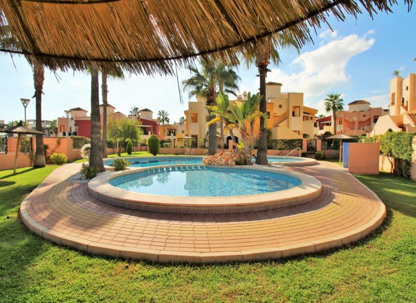 2 soveværelse Lejlighed til salg i Punta Prima med swimmingpool - € 194.950 (Ref: 9245755)