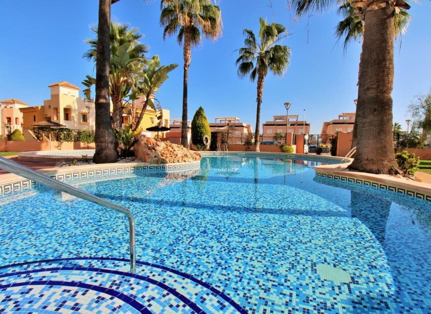 2 soveværelse Lejlighed til salg i Punta Prima med swimmingpool - € 194.950 (Ref: 9245755)