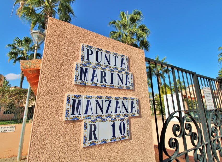 2 soveværelse Lejlighed til salg i Punta Prima med swimmingpool - € 194.950 (Ref: 9245755)