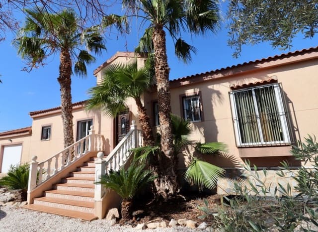 4 soveværelse Villa til salg i Catral med swimmingpool - € 459.000 (Ref: 9245756)