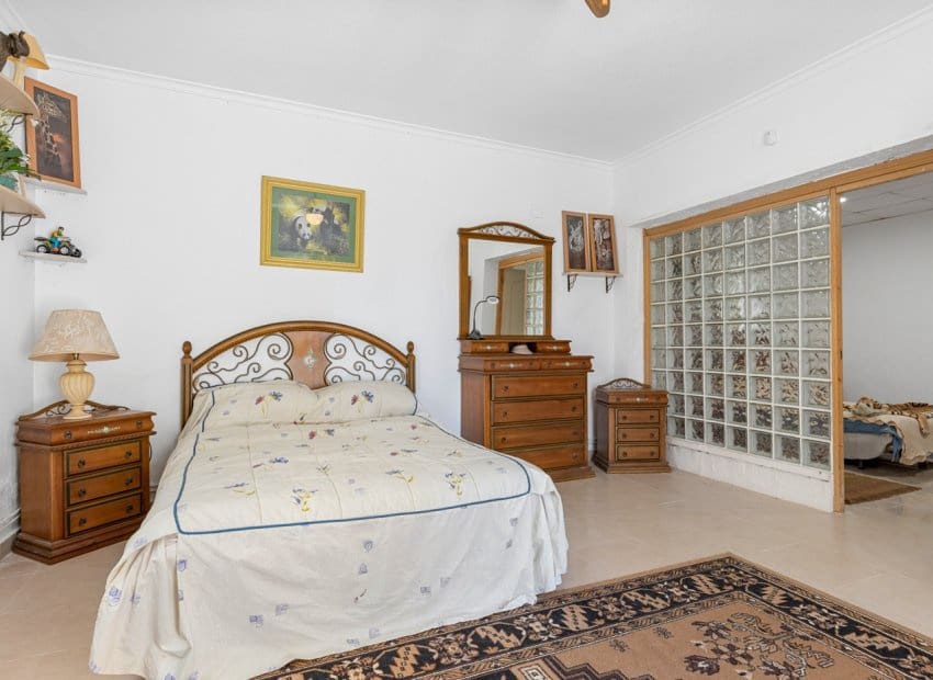 4 Zimmer Villa zu verkaufen in Jacarilla mit Pool - 350.000 € (Ref: 9245766)