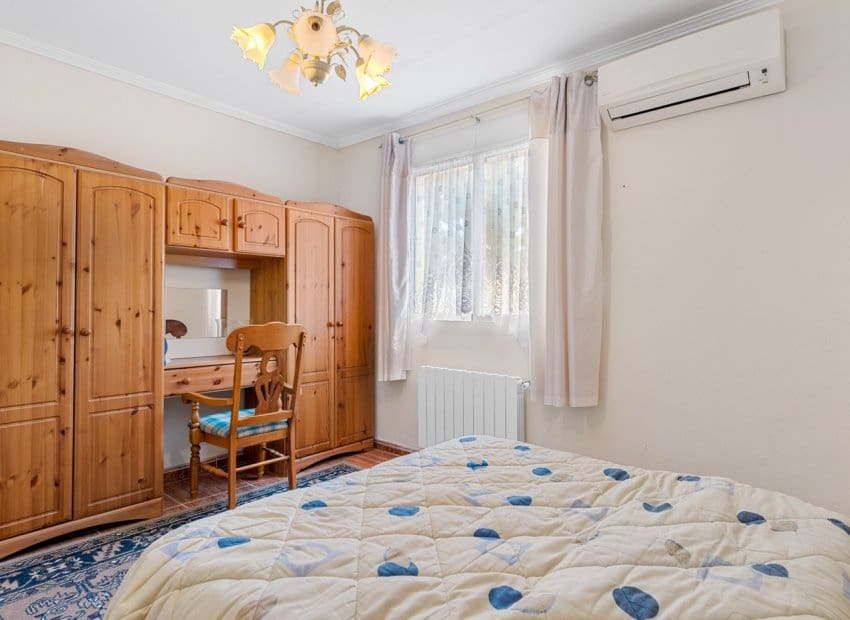 4 Zimmer Villa zu verkaufen in Jacarilla mit Pool - 350.000 € (Ref: 9245766)