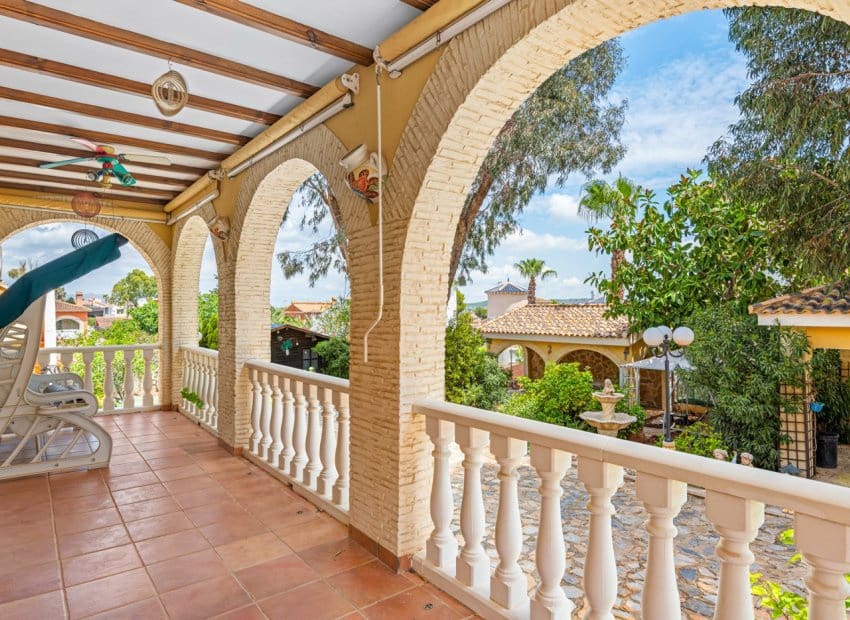 4 Zimmer Villa zu verkaufen in Jacarilla mit Pool - 350.000 € (Ref: 9245766)