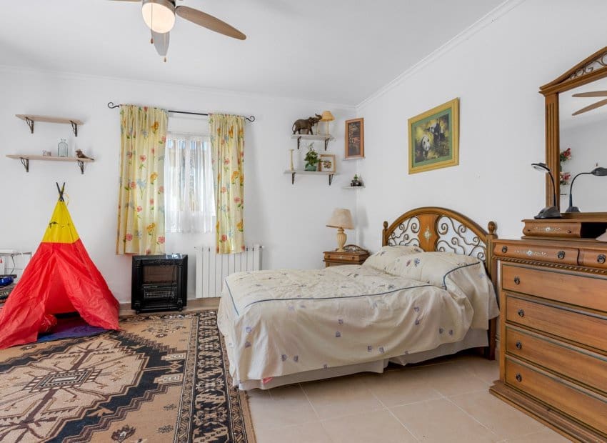 4 Zimmer Villa zu verkaufen in Jacarilla mit Pool - 350.000 € (Ref: 9245766)