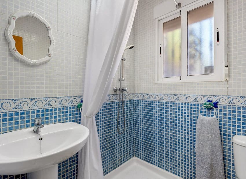 4 Zimmer Villa zu verkaufen in Jacarilla mit Pool - 350.000 € (Ref: 9245766)