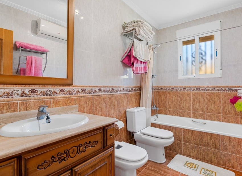 4 Zimmer Villa zu verkaufen in Jacarilla mit Pool - 350.000 € (Ref: 9245766)