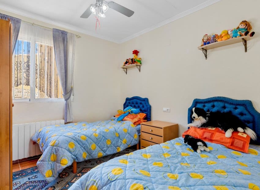 4 Zimmer Villa zu verkaufen in Jacarilla mit Pool - 350.000 € (Ref: 9245766)