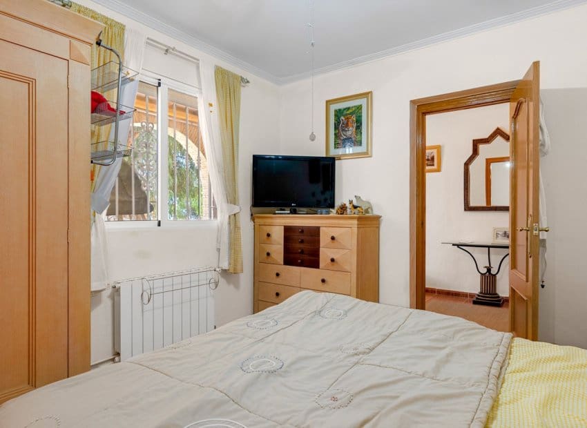 4 Zimmer Villa zu verkaufen in Jacarilla mit Pool - 350.000 € (Ref: 9245766)