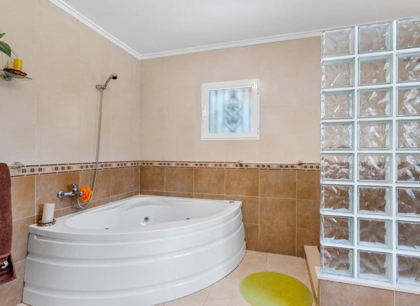 4 Zimmer Villa zu verkaufen in Jacarilla mit Pool - 350.000 € (Ref: 9245766)