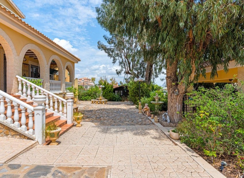 4 Zimmer Villa zu verkaufen in Jacarilla mit Pool - 350.000 € (Ref: 9245766)