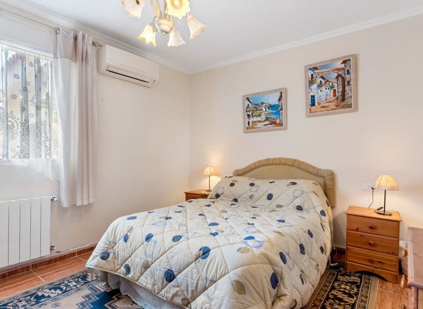 4 Zimmer Villa zu verkaufen in Jacarilla mit Pool - 350.000 € (Ref: 9245766)