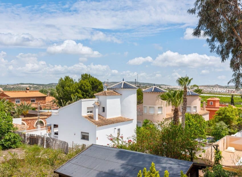 4 Zimmer Villa zu verkaufen in Jacarilla mit Pool - 350.000 € (Ref: 9245766)