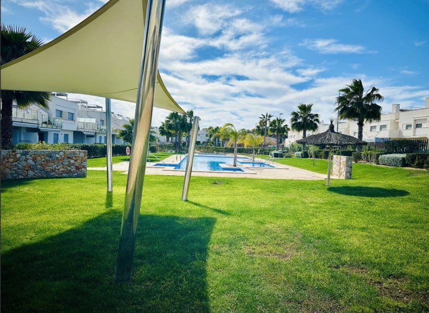 2 soveværelse Lejlighed til salg i Entre Naranjos med swimmingpool - € 235.000 (Ref: 9255883)