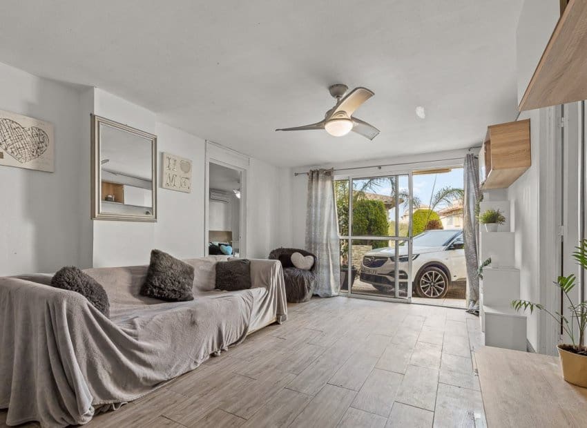 4 chambre Villa/Maison à vendre à Playa Flamenca avec piscine - 399 000 € (Ref: 9266705)