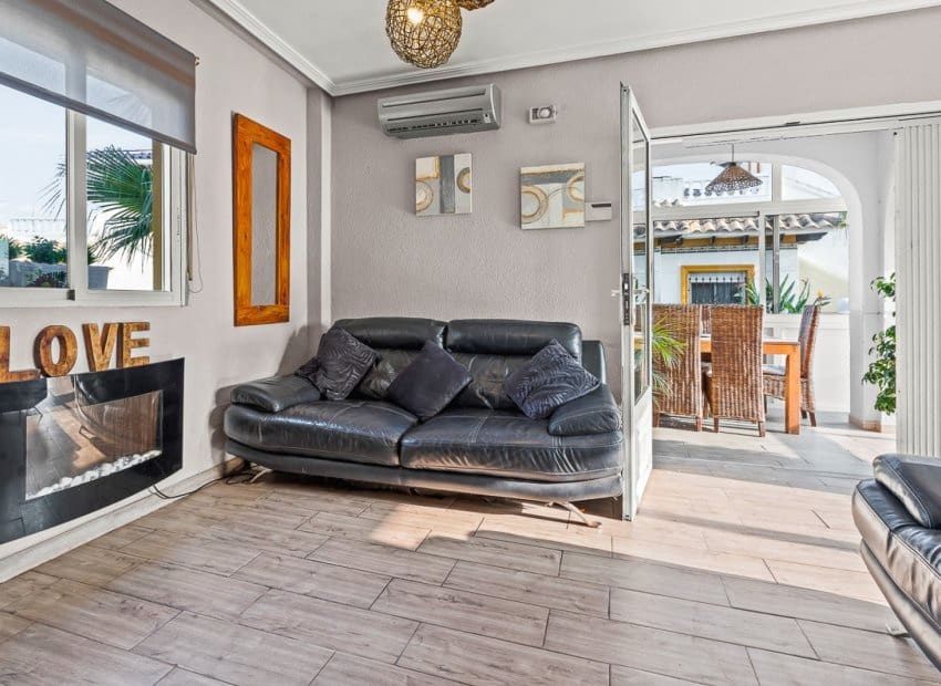 4 chambre Villa/Maison à vendre à Playa Flamenca avec piscine - 399 000 € (Ref: 9266705)