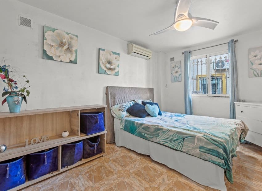 4 chambre Villa/Maison à vendre à Playa Flamenca avec piscine - 399 000 € (Ref: 9266705)