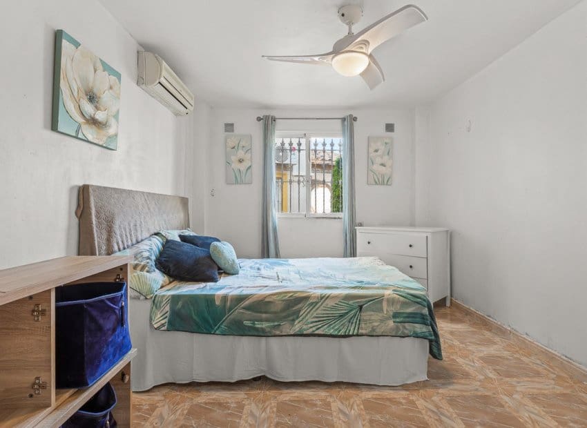 4 chambre Villa/Maison à vendre à Playa Flamenca avec piscine - 399 000 € (Ref: 9266705)