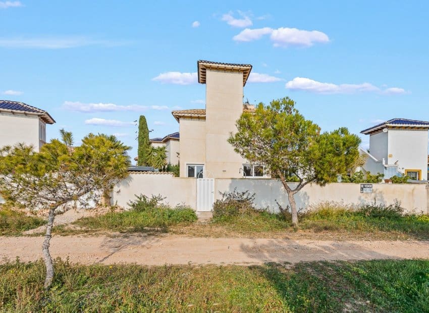 4 chambre Villa/Maison à vendre à Playa Flamenca avec piscine - 399 000 € (Ref: 9266705)