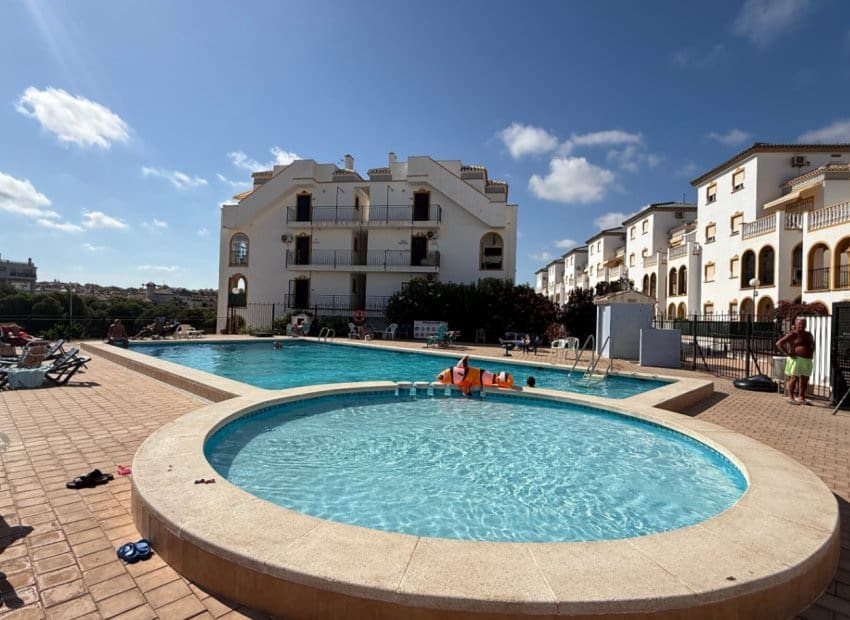 3 slaapkamer Appartement te koop in La Zenia met zwembad - € 204.900 (Ref: 9267618)