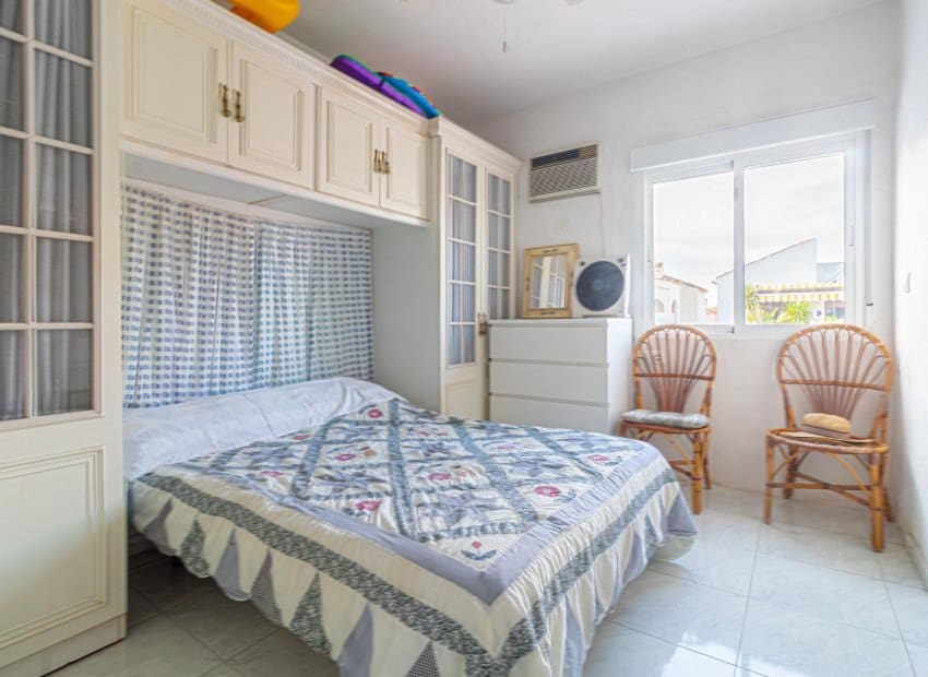 1 sypialnia Penthouse na sprzedaż w Torrevieja z basenem - 115 000 € (Ref: 9267626)