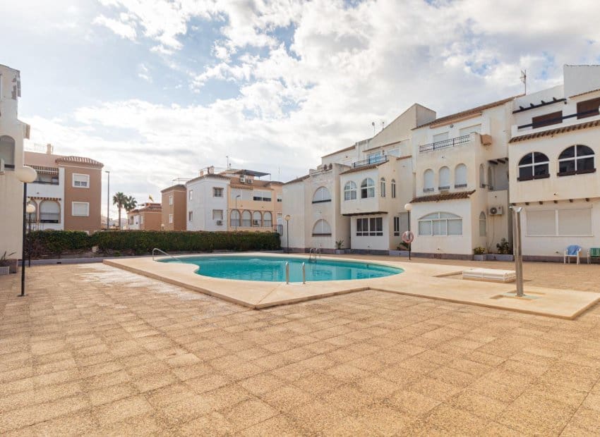 1 sypialnia Penthouse na sprzedaż w Torrevieja z basenem - 115 000 € (Ref: 9267626)