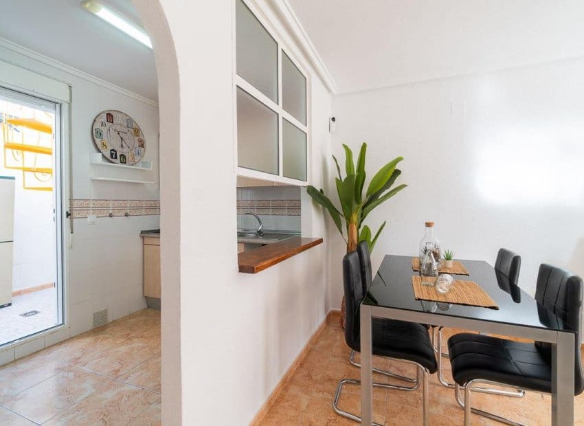 2 makuuhuone Omakotitalo myytävänä paikassa El Limonar mukana uima-altaan - 139 000 € (Ref: 9267635)